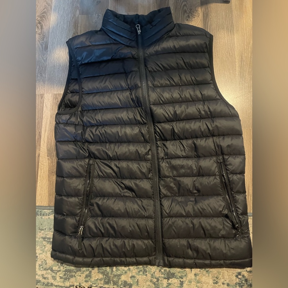 Black puffer vest, men’s, size M